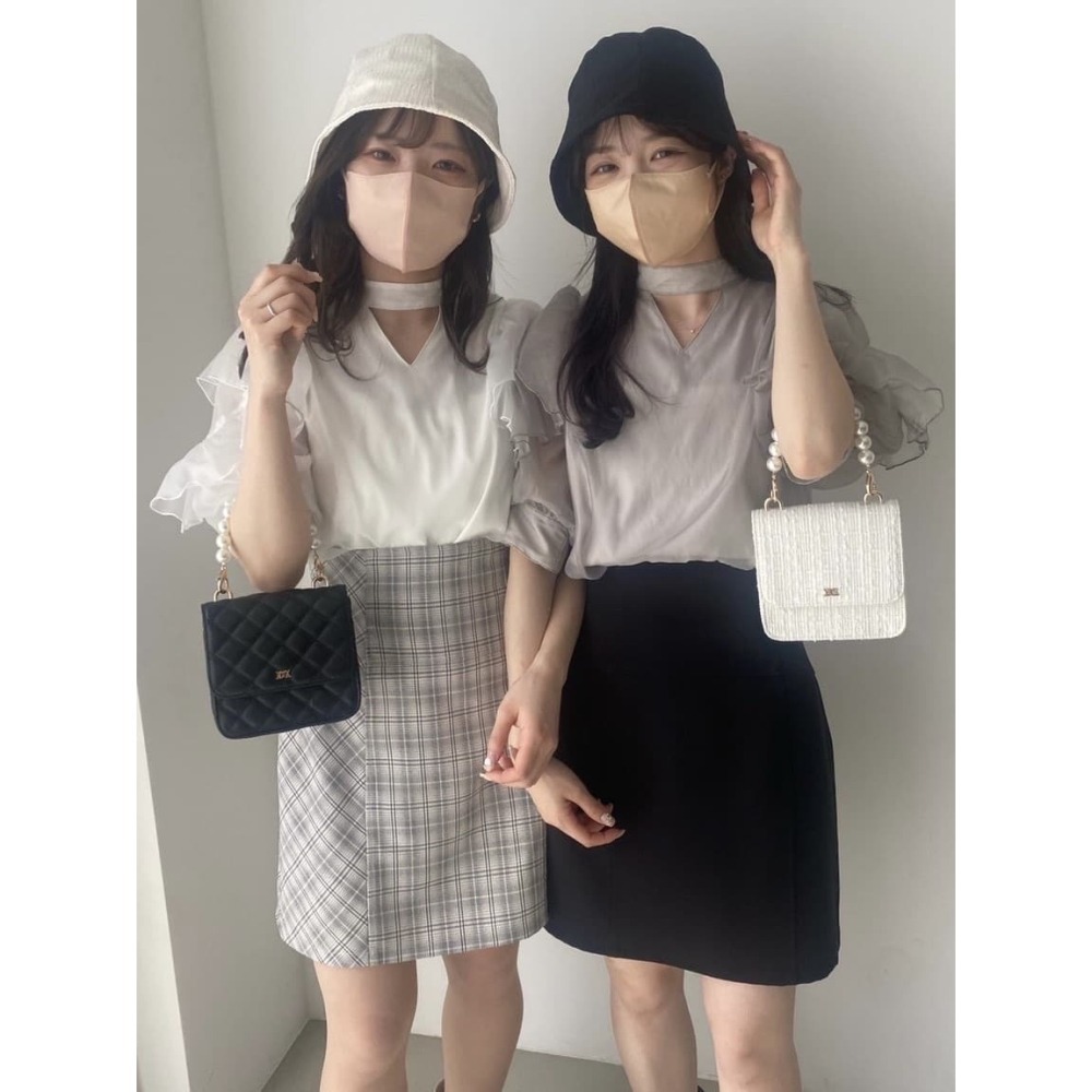 甜心貓💕少量再補貨！爆款~日單 NICE CLAUP 甜美前後兩穿蝴蝶領結荷葉花邊袖襯衫 四色 均碼-細節圖3