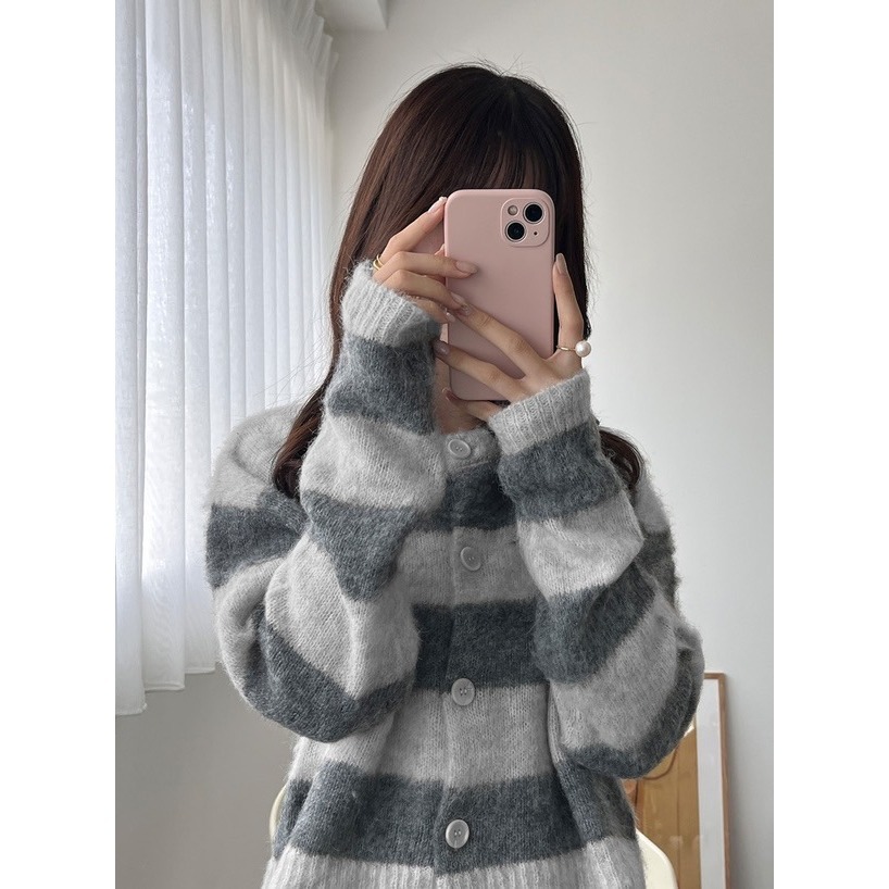 甜心貓💕現貨有吊牌。 日單 GRL 百搭休閒粗條紋配色含羊毛針織外套 兩色 均碼 短版上衣 毛衣 針織上衣 針織開衫-細節圖2