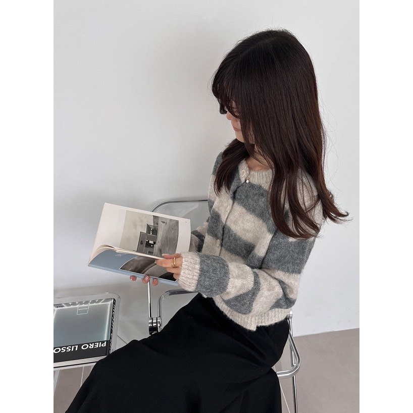 甜心貓💕現貨有吊牌。 日單 GRL 百搭休閒粗條紋配色含羊毛針織外套 兩色 均碼 短版上衣 毛衣 針織上衣 針織開衫-細節圖3