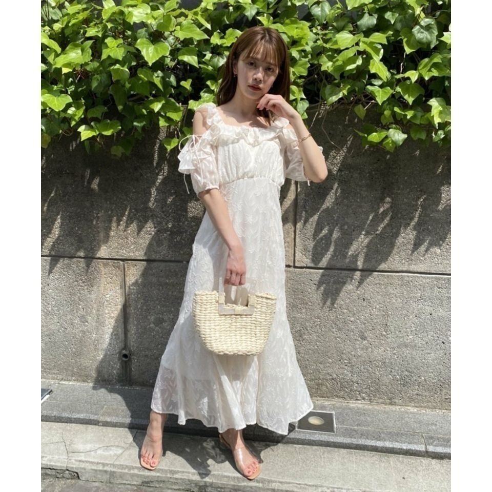 甜心貓💕現貨有標。超殺優惠~日單 NICE CLAUP 甜美露肩滾花邊修身立體蕾絲印花花卉魚尾洋裝 四色均碼 連身裙-細節圖4