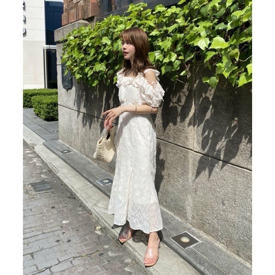 甜心貓💕現貨有標。超殺優惠~日單 NICE CLAUP 甜美露肩滾花邊修身立體蕾絲印花花卉魚尾洋裝 四色均碼 連身裙-細節圖10