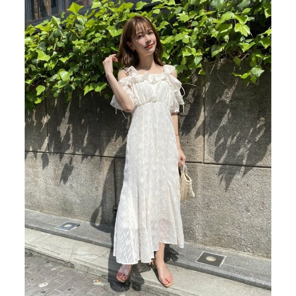 甜心貓💕現貨有標。超殺優惠~日單 NICE CLAUP 甜美露肩滾花邊修身立體蕾絲印花花卉魚尾洋裝 四色均碼 連身裙-規格圖11