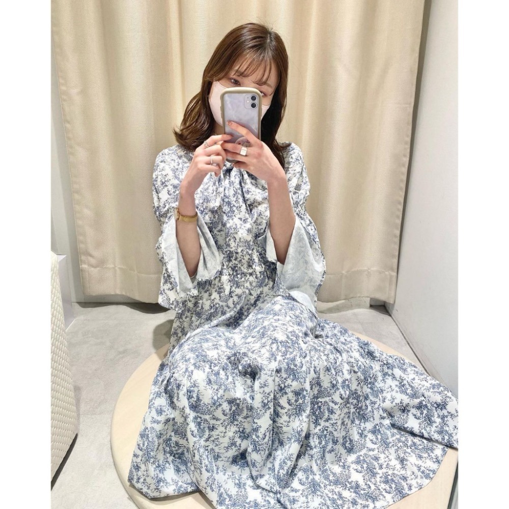 甜心貓💕現貨！日本追加款# 日單 NICE CLAUP 甜美水彩印花蕾絲馬克司束腰泡泡喇叭長袖洋裝 多色 連衣裙-細節圖2