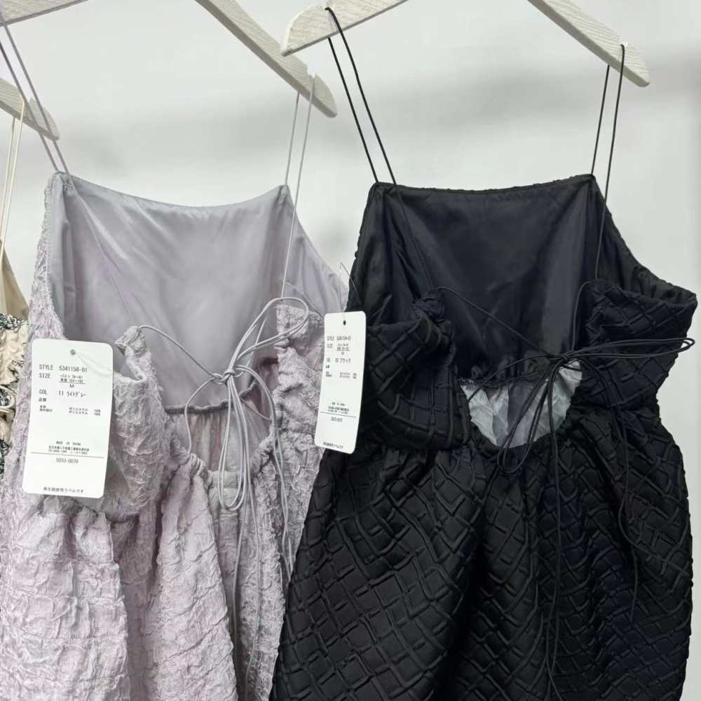 甜心貓💕現貨。日單  多家 立體浮雕肌理感吊帶背心 三色 M/L-細節圖2