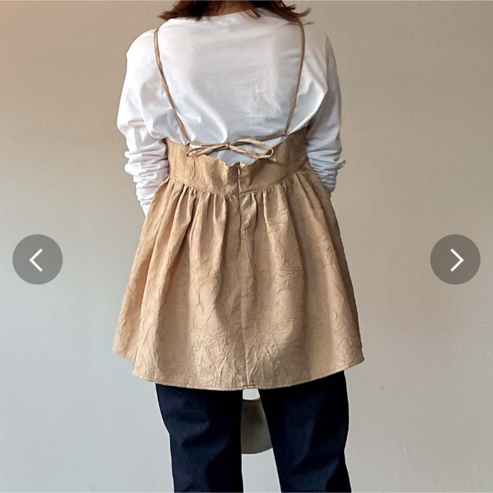 甜心貓💕現貨。日單 RUMOR  花紋浮雕肌理感吊帶背心 三色 均碼-細節圖7