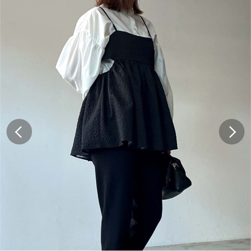 甜心貓💕現貨。日單 RUMOR  立體浮雕肌理感腰間縷空吊帶背心 三色 均碼-細節圖2