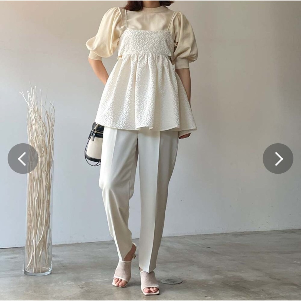 甜心貓💕現貨。日單 RUMOR  立體浮雕肌理感腰間縷空吊帶背心 三色 均碼-細節圖3