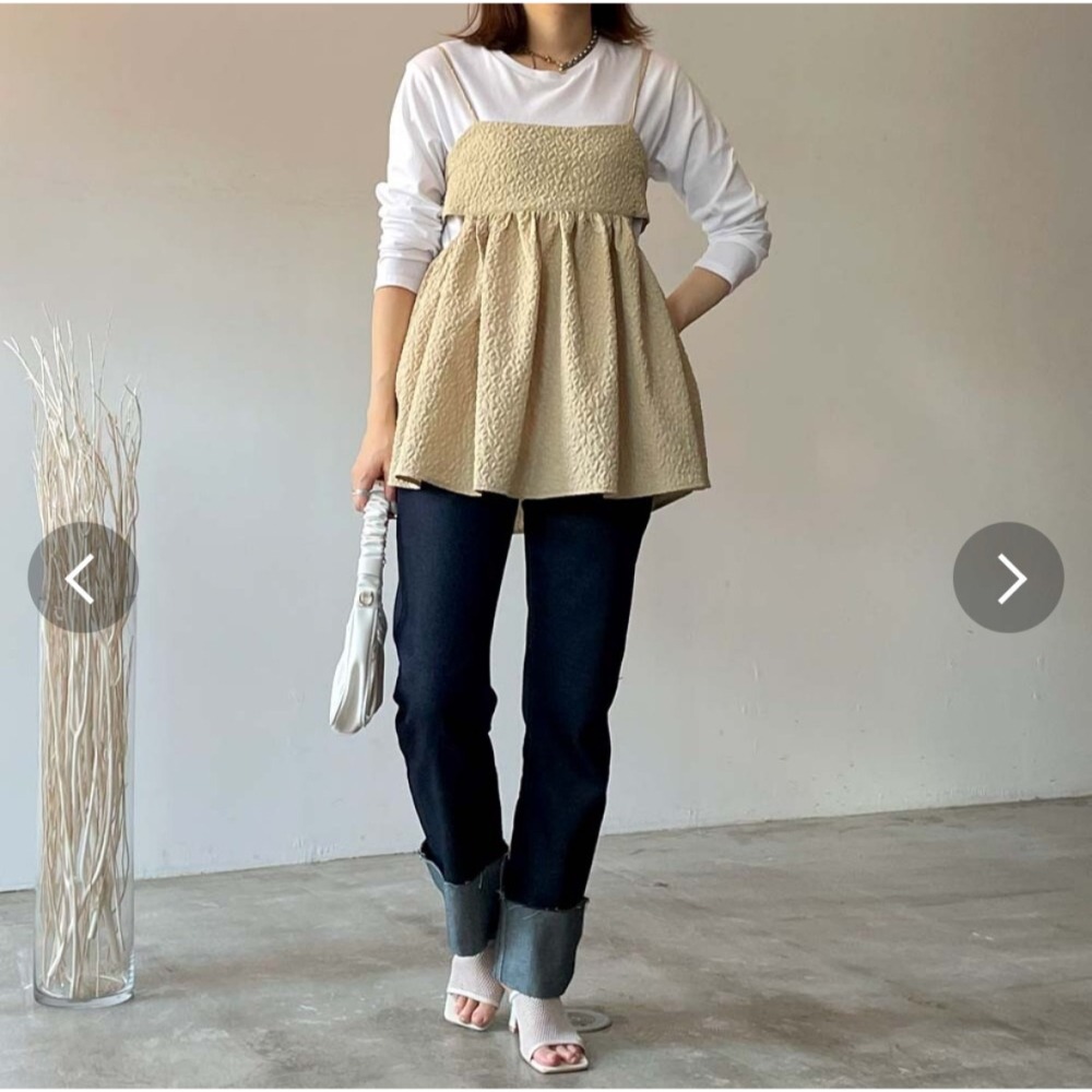 甜心貓💕現貨。日單 RUMOR  立體浮雕肌理感腰間縷空吊帶背心 三色 均碼-細節圖4