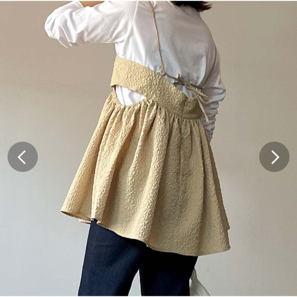 甜心貓💕現貨。日單 RUMOR  立體浮雕肌理感腰間縷空吊帶背心 三色 均碼-細節圖8