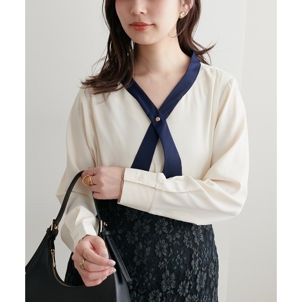 甜心貓💕少量現貨！人氣復刻款~日單 natural couture 撞色交叉領珍珠釦薄款雪紡長袖襯衫 均碼 雪紡上衣-細節圖4