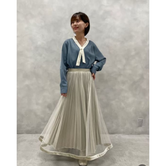 甜心貓💕少量現貨！人氣復刻款~日單 natural couture 撞色交叉領珍珠釦薄款雪紡長袖襯衫 均碼 雪紡上衣-細節圖7