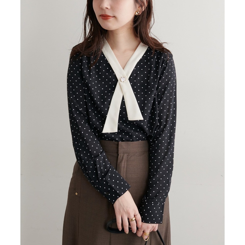 甜心貓💕少量現貨！人氣復刻款~日單 natural couture 撞色交叉領珍珠釦薄款雪紡長袖襯衫 均碼 雪紡上衣-規格圖11