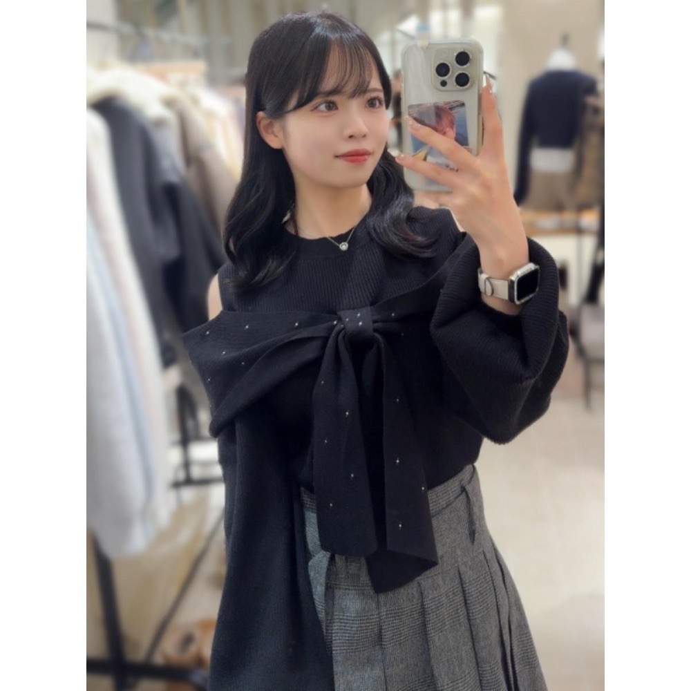 甜心貓~現貨# 日本🇯🇵大人氣！ 日單 MAJESTIC LEGON 甜美大蝴蝶結露肩釘小鑽針織上衣 多色 均碼-細節圖5