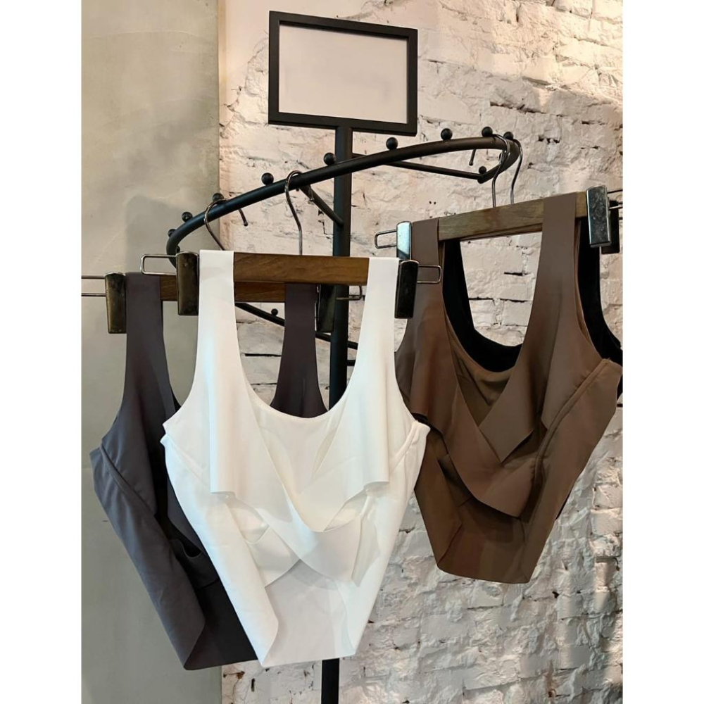 ⭐𝙈𝙖 𝙘𝙝𝙚𝙧𝙚⭐️ 現貨實拍 冰絲無痕後交叉背心 後交叉美背內搭背心 (預購)-細節圖9