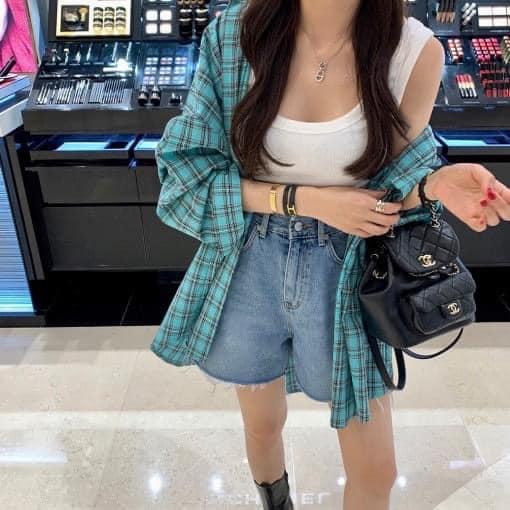 現貨！！⭐️𝙈𝙖 𝙘𝙝𝙚𝙧𝙚⭐️ 現貨實拍 後開叉綁帶格子襯衫 經典格紋後開叉襯衫 (預購)-細節圖3