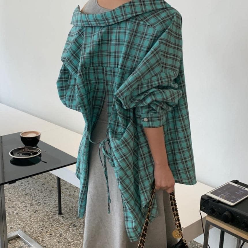 現貨！！⭐️𝙈𝙖 𝙘𝙝𝙚𝙧𝙚⭐️ 現貨實拍 後開叉綁帶格子襯衫 經典格紋後開叉襯衫 (預購)-細節圖4