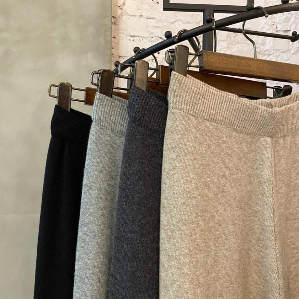 ❤️現貨❤️ 𝙈𝙖 𝙘𝙝𝙚𝙧𝙚 秋冬季新品 現貨實拍 慵懶感細坑紋針織褲 針織寬褲-細節圖6