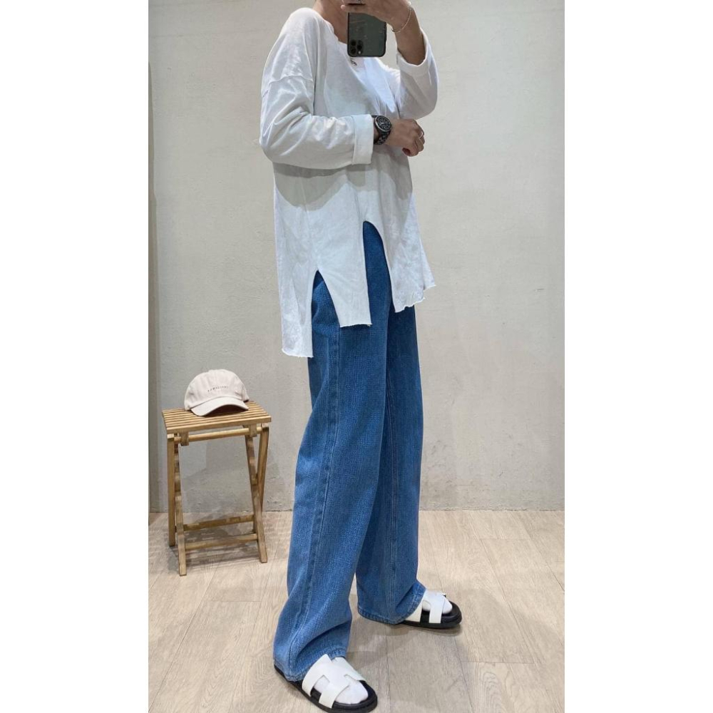 ❤️現貨❤️ 𝙈𝙖 𝙘𝙝𝙚𝙧𝙚  四季百搭 現貨實拍 正韓 搭配好幫手側開叉素T-細節圖4