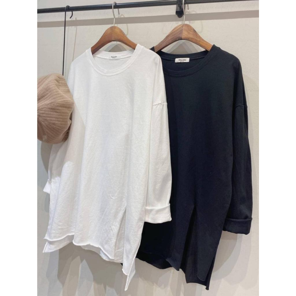 ❤️現貨❤️ 𝙈𝙖 𝙘𝙝𝙚𝙧𝙚  四季百搭 現貨實拍 正韓 搭配好幫手側開叉素T-細節圖5