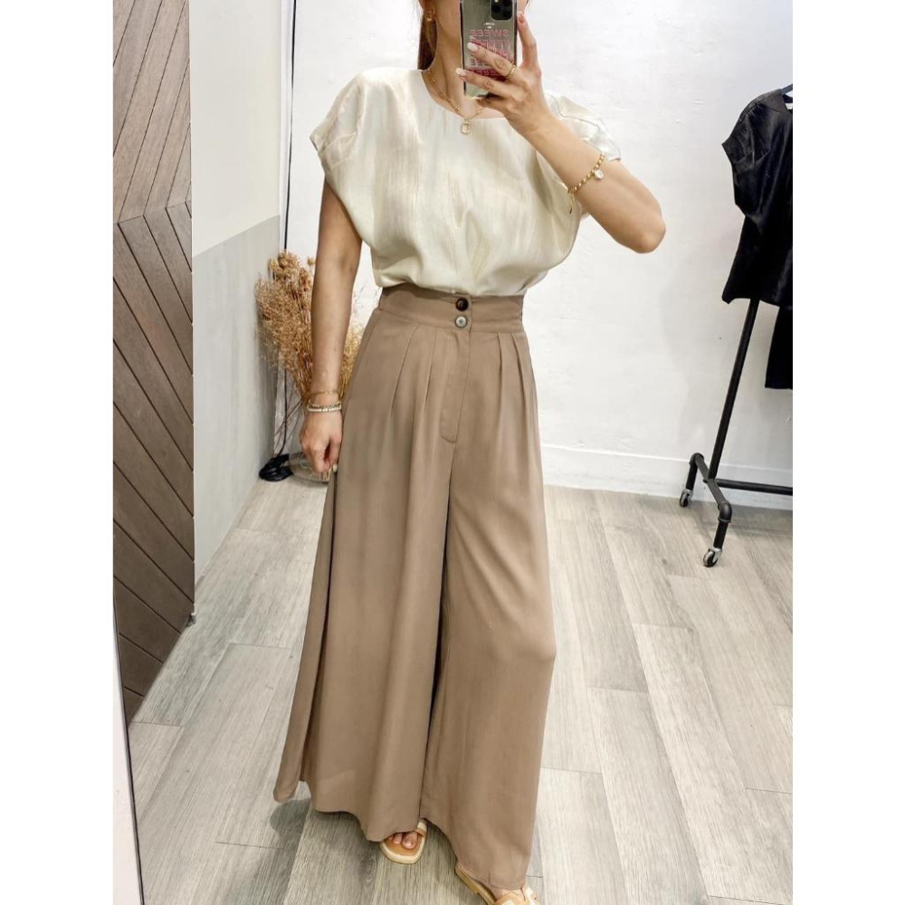 現貨！！⭐𝙈𝙖 𝙘𝙝𝙚𝙧𝙚⭐️ 現貨實拍 珠光時裝感袖打折上衣 (預購+現貨)-細節圖2