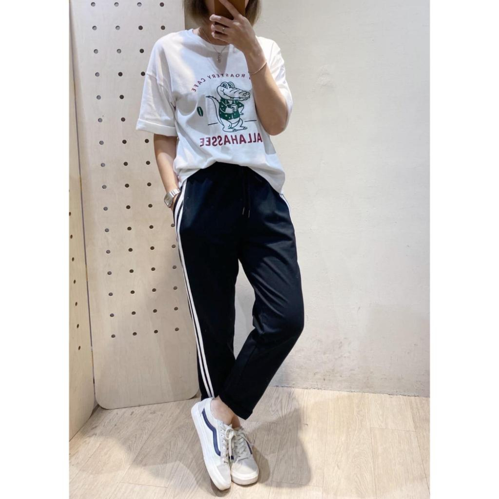現貨！！⭐𝙈𝙖 𝙘𝙝𝙚𝙧𝙚⭐️ 現貨實拍 韓國咖啡豆鱷魚卡通TEE (現貨售完不補)-細節圖2