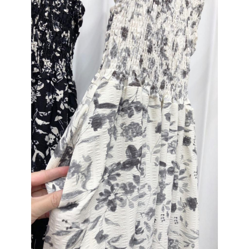 白色現貨！！⭐𝙈𝙖 𝙘𝙝𝙚𝙧𝙚⭐️ 現貨實拍 後槓造型花朵雪紡洋裝 有口袋！ (預購)-細節圖4