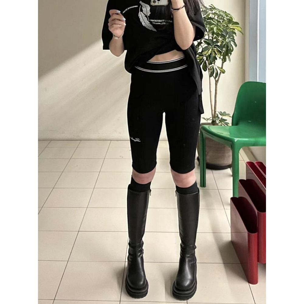 現貨！！ ⭐𝙈𝙖 𝙘𝙝𝙚𝙧𝙚⭐️ 現貨實拍 韓國英字彈性五分內搭褲 (現+預)-細節圖6
