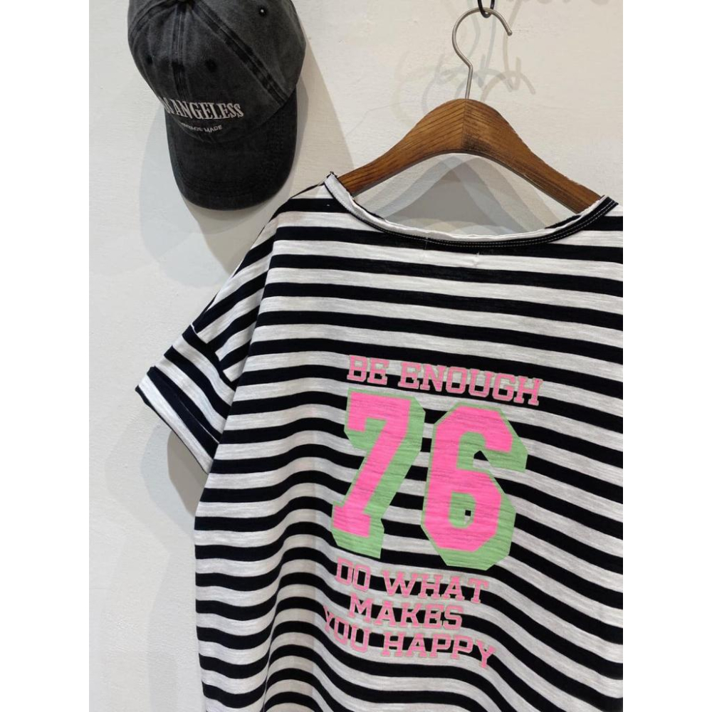 ⭐𝙈𝙖 𝙘𝙝𝙚𝙧𝙚⭐️ 現貨實拍 韓國V領BE ENOUCH短袖上衣 (現+預)-細節圖5