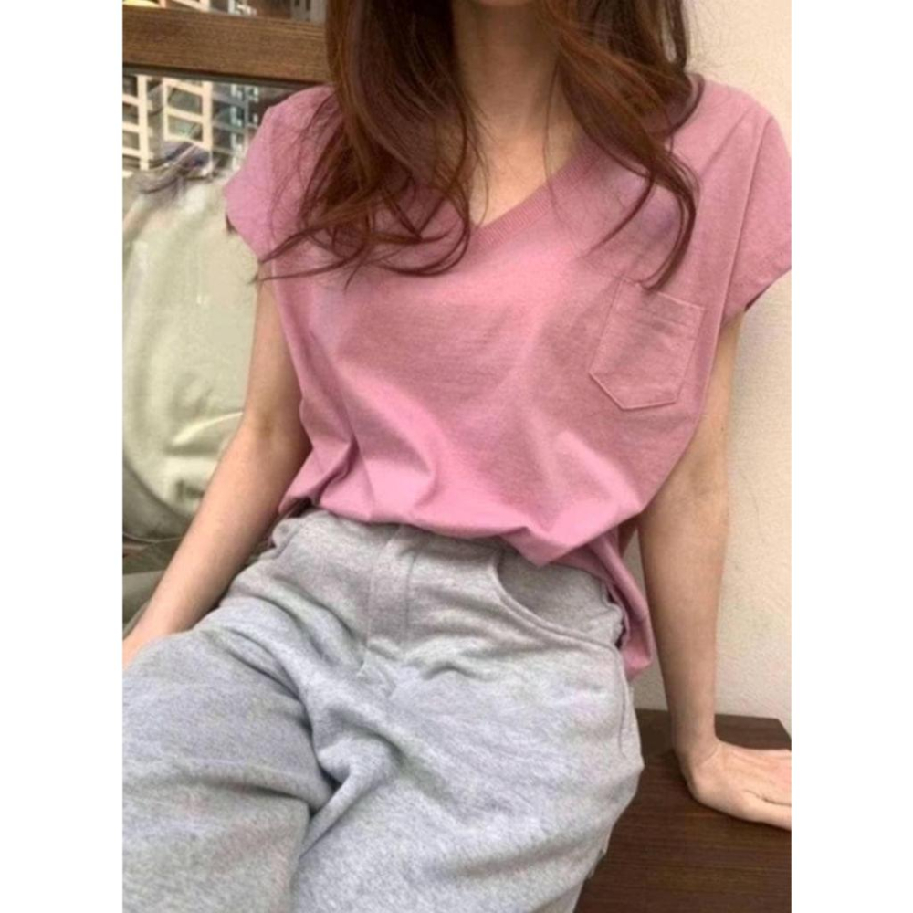 現貨！！⭐𝙈𝙖 𝙘𝙝𝙚𝙧𝙚⭐️ 現貨實拍 韓國素面V領小口袋T (預購)-細節圖6