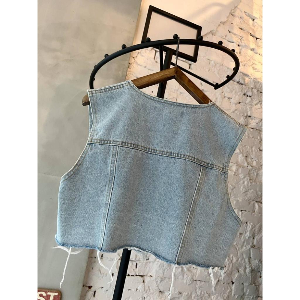 ⭐𝙈𝙖 𝙘𝙝𝙚𝙧𝙚⭐️ 現貨實拍 不修邊短版牛仔背心 (預購)-細節圖8