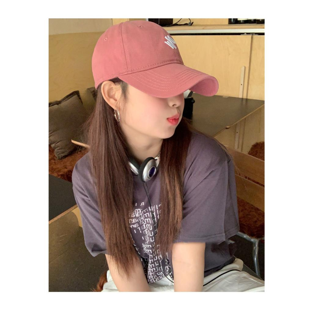 ⭐𝙈𝙖 𝙘𝙝𝙚𝙧𝙚⭐ 單品配件 現貨實拍 線條刺繡棒球帽 加大棒球限定 (預購)-細節圖3