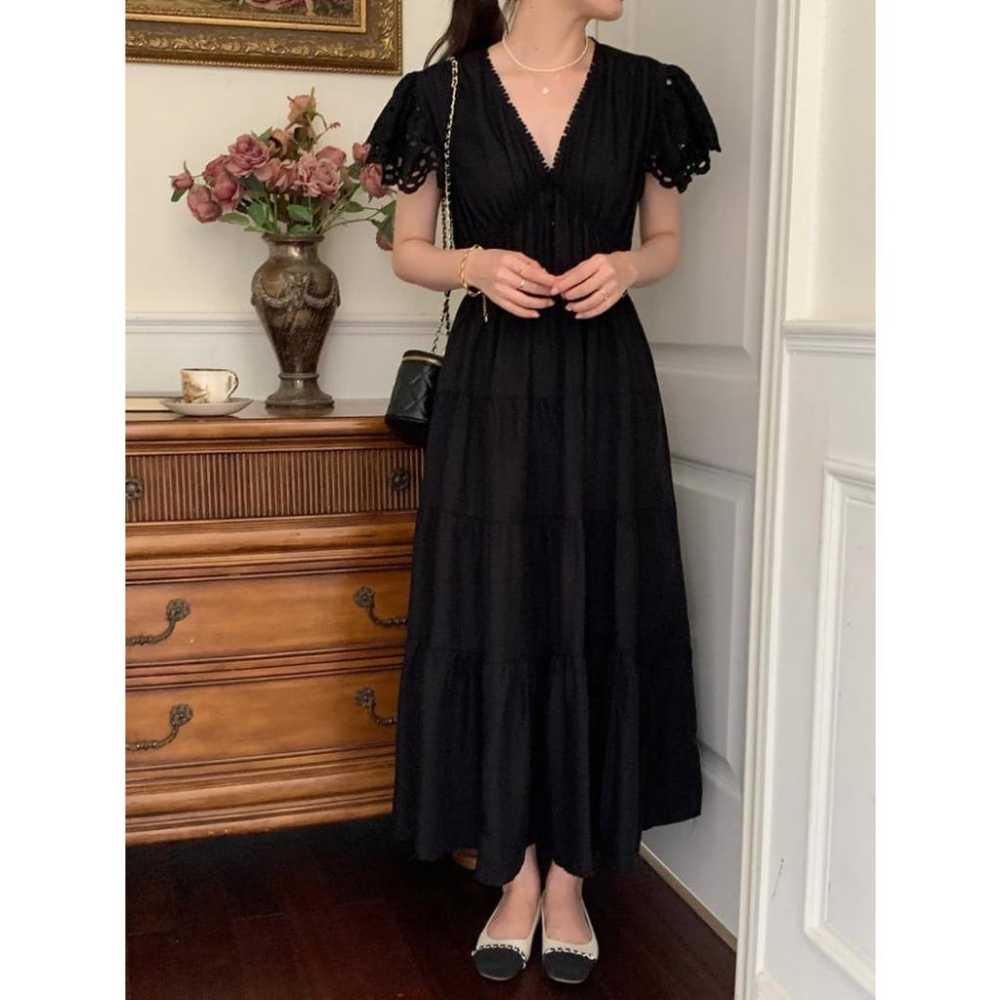 ⭐𝙈𝙖 𝙘𝙝𝙚𝙧𝙚⭐️ 現貨實拍 深V縷空緹花袖洋裝 (預購)-細節圖2