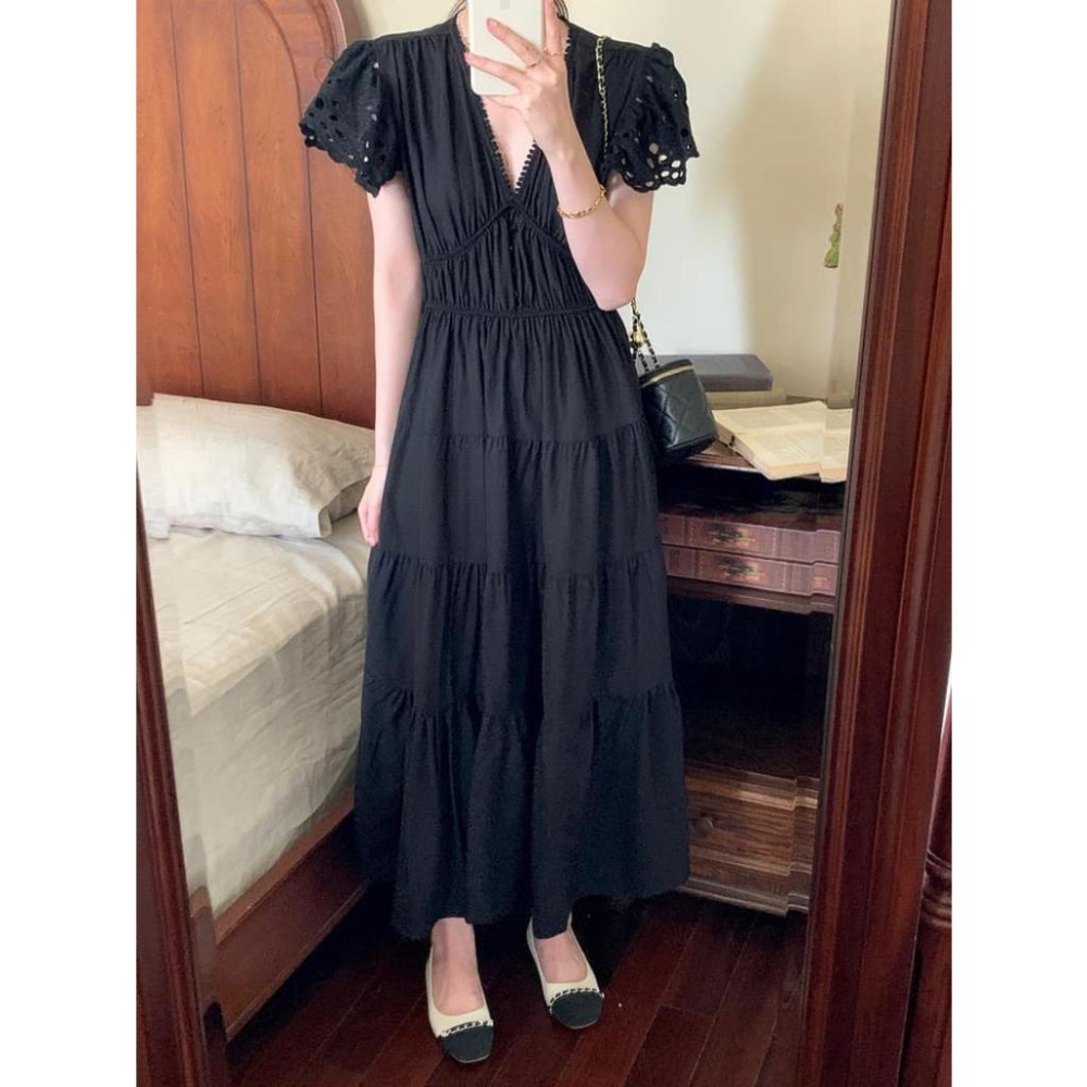 ⭐𝙈𝙖 𝙘𝙝𝙚𝙧𝙚⭐️ 現貨實拍 深V縷空緹花袖洋裝 (預購)-細節圖3