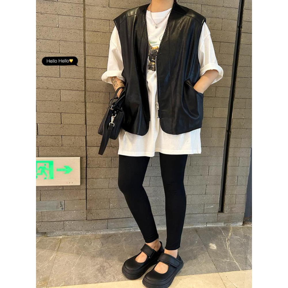 現貨！！⭐𝙈𝙖 𝙘𝙝𝙚𝙧𝙚⭐️ 現貨實拍 開襟V領BF風格皮革背心 棉花糖女孩也穿喔！(預購)-細節圖2