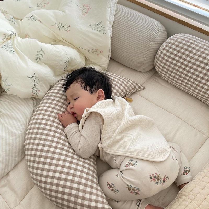 （台灣出貨）格紋月亮枕 寶寶月亮枕 床邊防撞枕 月亮抱枕 腰枕 嬰兒床圍-細節圖2