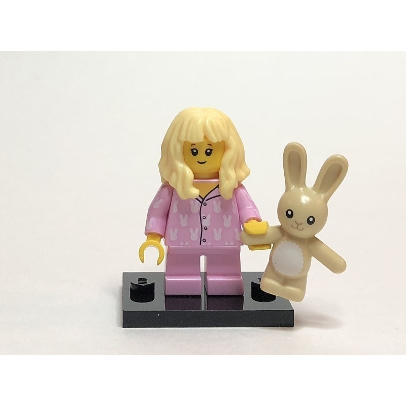 15 兔兔 跟睡衣女孩