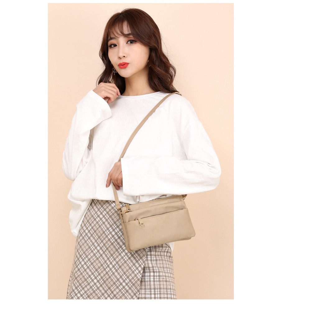 【iBoBo♡愛包包】現貨+預購 輕便休閒風 大容量多層多功能 手機零錢包 化妝包  斜跨包-細節圖9