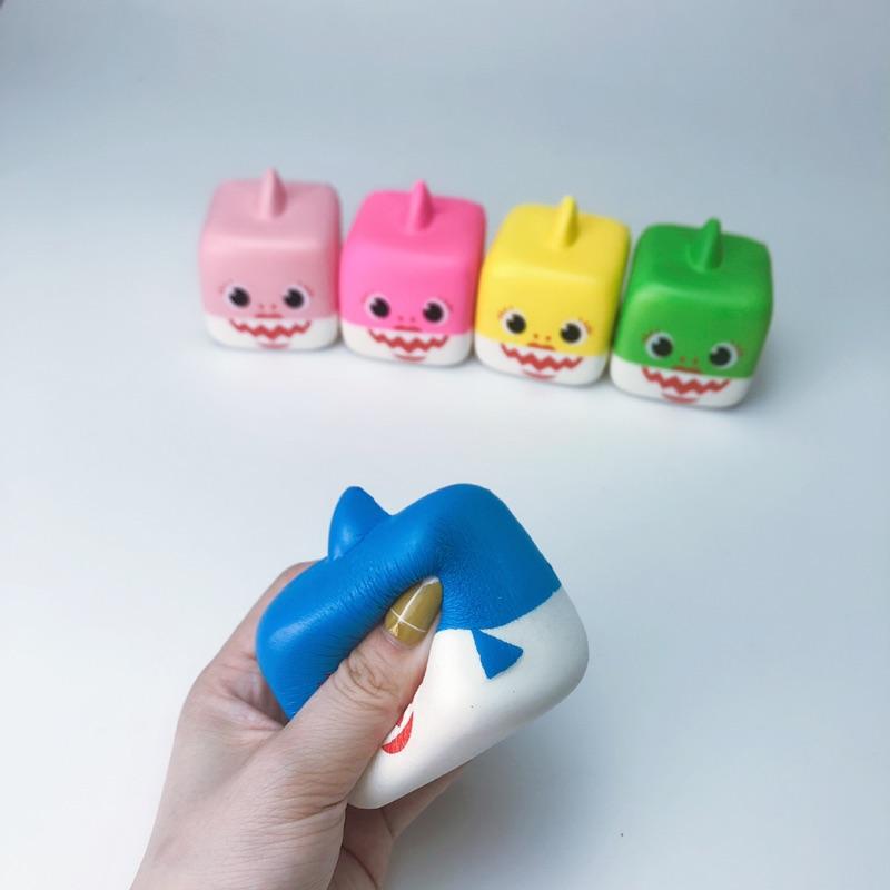 [現貨]鯊魚寶寶握力海綿玩偶 捏捏樂-細節圖3