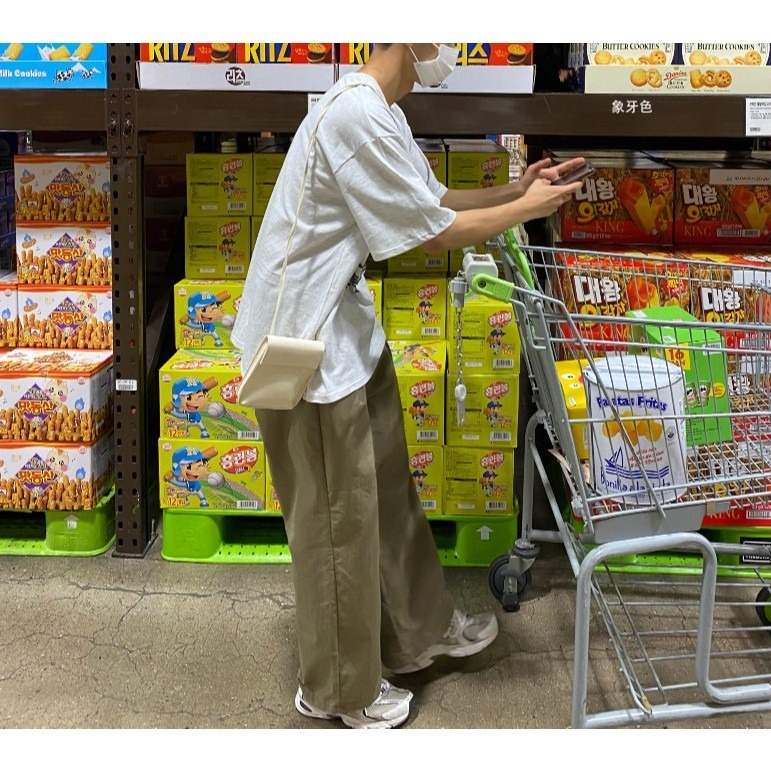 VOS AMO韓國嚴選單品-韓國製熱銷新款簡約純色迷你斜背包(3色)-細節圖6