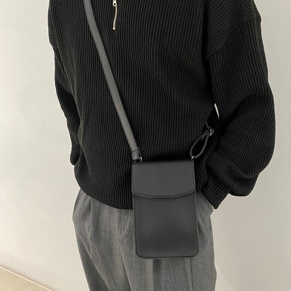 VOS AMO韓國嚴選單品-韓國製熱銷款皮革全黑翻蓋迷你斜背包-細節圖3
