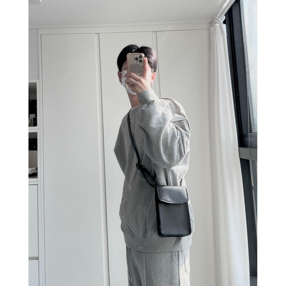 VOS AMO韓國嚴選單品-韓國製熱銷款皮革全黑翻蓋迷你斜背包-細節圖6