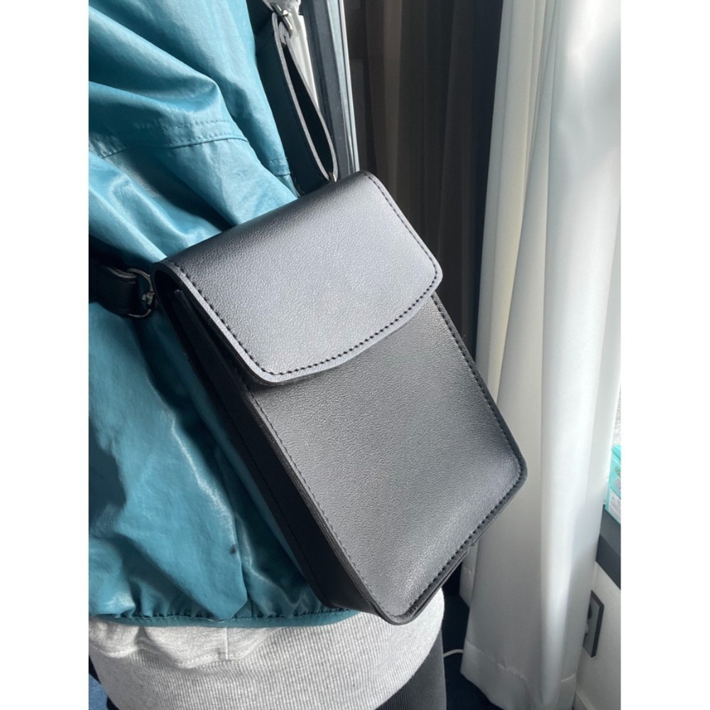 VOS AMO韓國嚴選單品-韓國製熱銷款皮革全黑翻蓋迷你斜背包-細節圖7