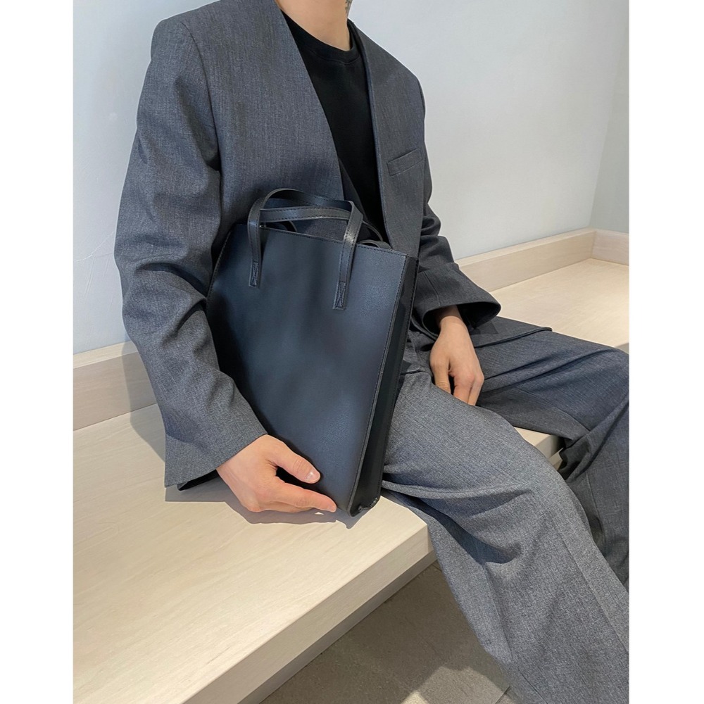 VOS AMO韓國嚴選單品-韓國製熱銷款全黑經典皮革方形手提/斜背包-細節圖2
