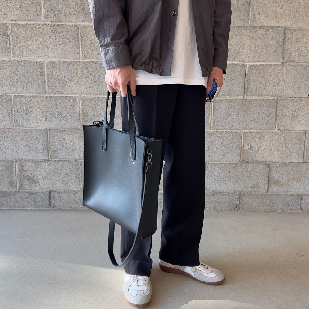 VOS AMO韓國嚴選單品-韓國製熱銷款全黑經典皮革方形手提/斜背包-細節圖7