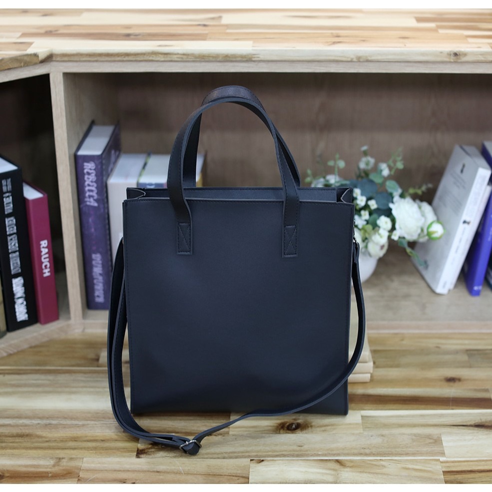 VOS AMO韓國嚴選單品-韓國製熱銷款全黑經典皮革方形手提/斜背包-細節圖8