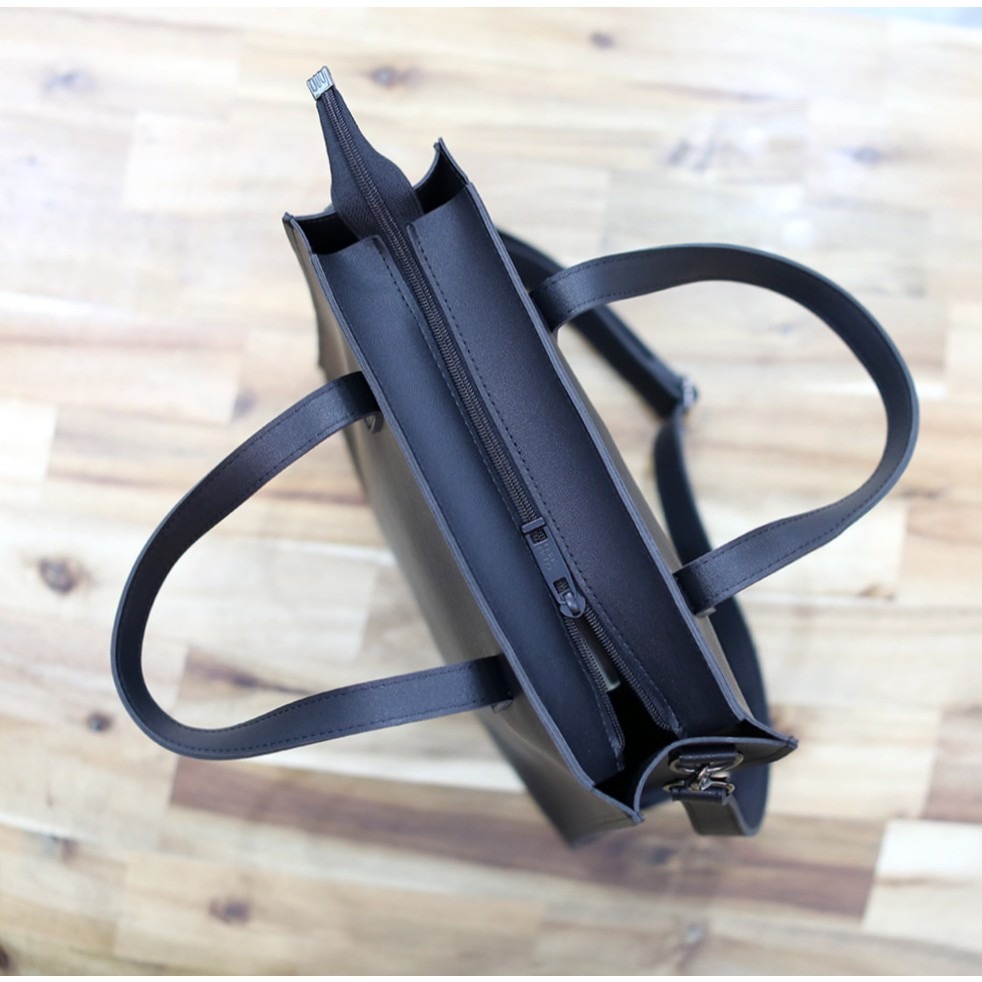 VOS AMO韓國嚴選單品-韓國製熱銷款全黑經典皮革方形手提/斜背包-細節圖11