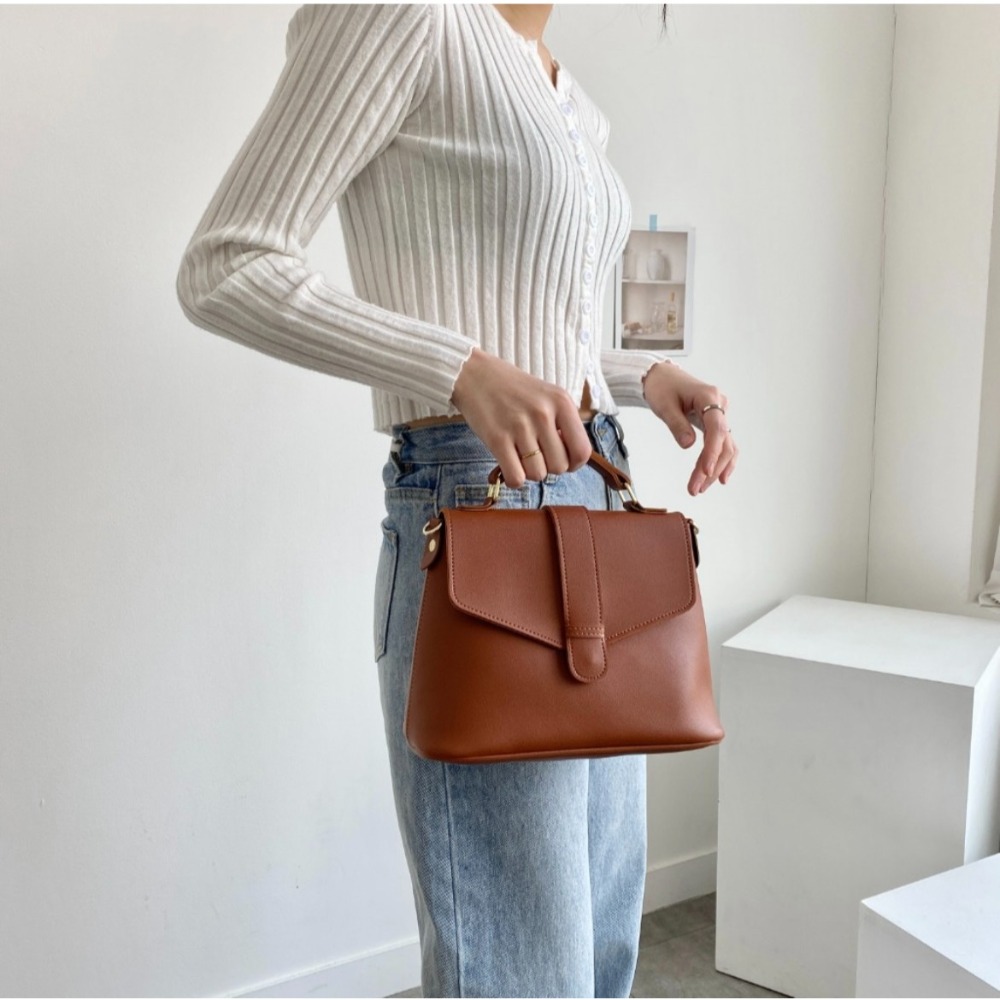 VOS AMO韓國嚴選流行女包-韓國熱銷款純色翻蓋皮革手提/單肩包-細節圖4