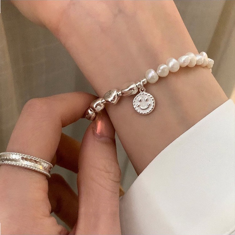 現貨【23.𝙨𝙩𝙪𝙙𝙞𝙤】韓版🇰🇷輕奢小眾設計感珍珠笑臉手鍊AB01-細節圖2