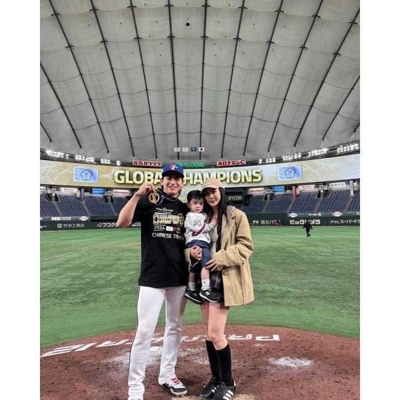 限量日本12強冠軍爭霸賽𝟐𝟎𝟐𝟒 𝐂𝐇𝐀𝐌𝐏𝐈𝐎𝐍 𝐂𝐡𝐢𝐧𝐞𝐬𝐞 𝐓𝐚𝐢𝐩𝐞𝐢 台灣冠軍紀念T恤上衣 L一件出清-細節圖4