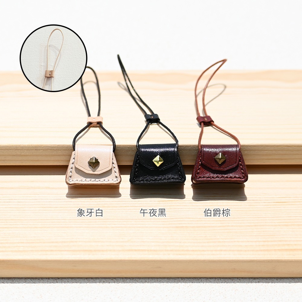 原創∆鉚釘素革斜背包∆(需預購)-細節圖3